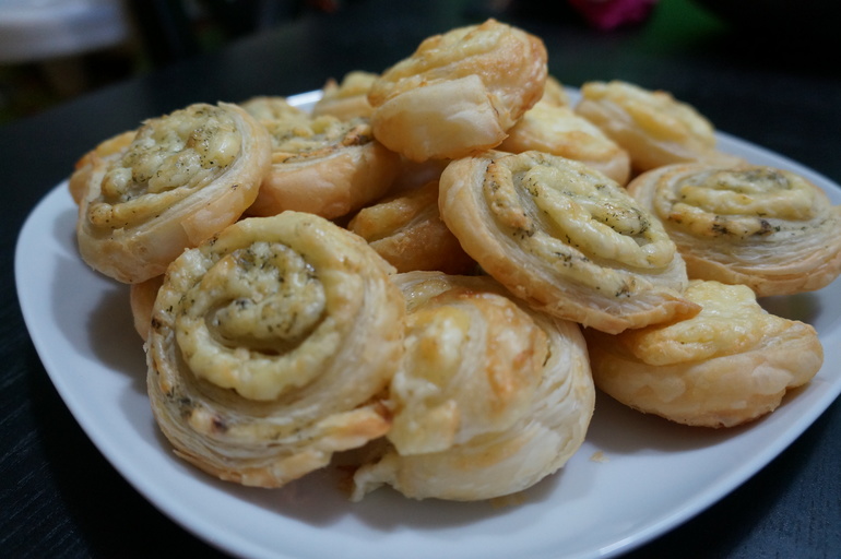 Сырно-вредные плюшки и сладкие завитушки