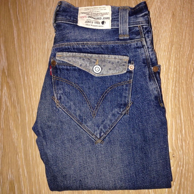 Джинсы Levi's. Оригинал! Цена за две пары 1500р.