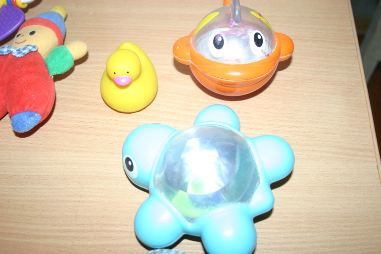 Игрушки от 0 до 12 мес продам