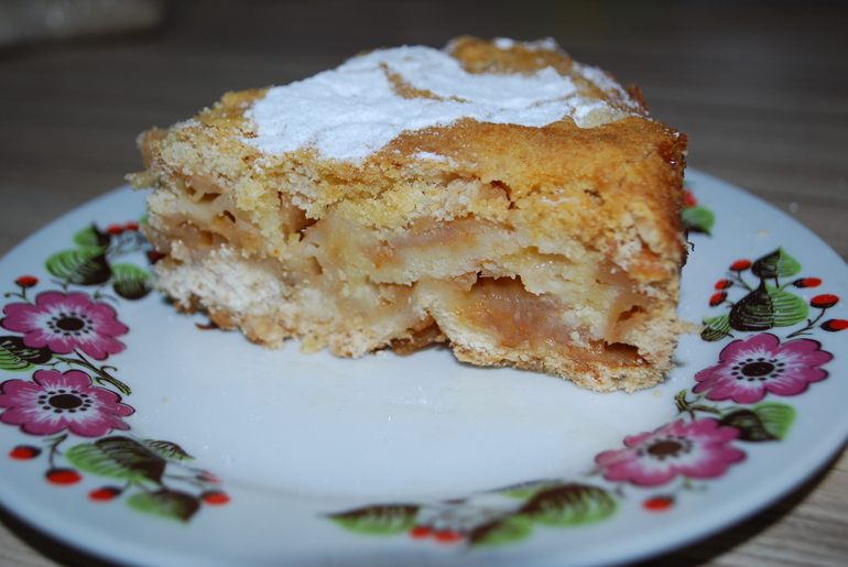 Пирог с манкой и яблоками без яиц (пересыпка сухой смесью)