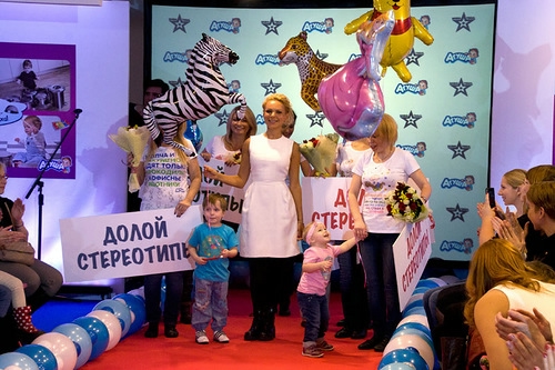 Ломая стереатипы. Модный футболочный показ от Агуши.