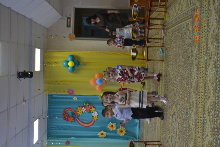 Первый ВОСЬМИМАРТОВСКИЙ утренник в саду)