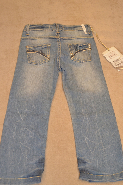 Джинсы новые для девочки размер 98. Цена вопроса 800 руб, плюс почта. Вышлю почтой, из региона.