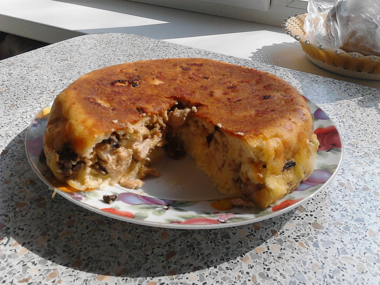 Заливной сырный пирог с курицей и грибами.