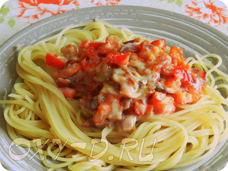 Спагетти с беконом и сладким перцем