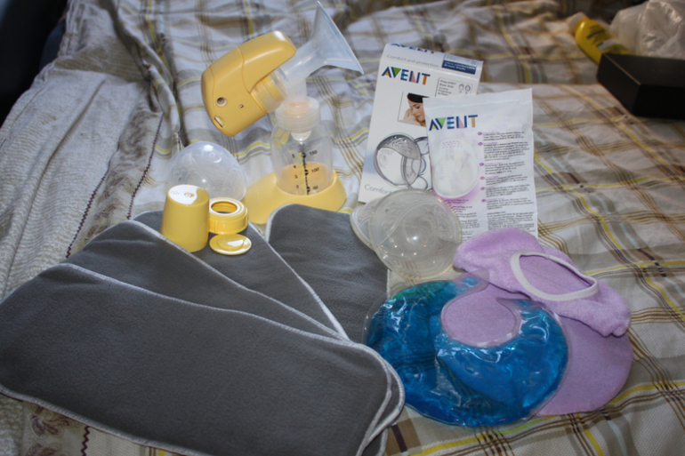 Электрический молокоотсос medela mini, Термонакладки на грудь 2-в-1 Philips AVENT ,набор накладок для сбора грудного молока авент