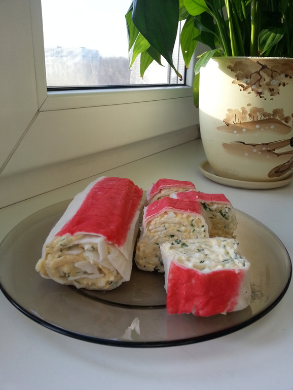 Крабовый рулетик.