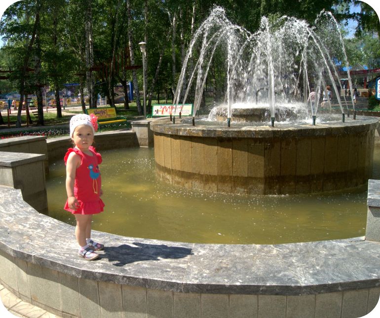 немного нас)