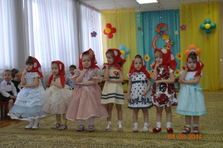 Первый ВОСЬМИМАРТОВСКИЙ утренник в саду)