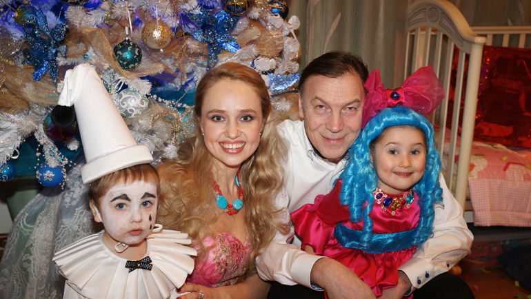новый год-4 и 2 года