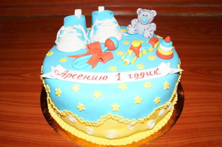Торт "Кеды и игрушки"
