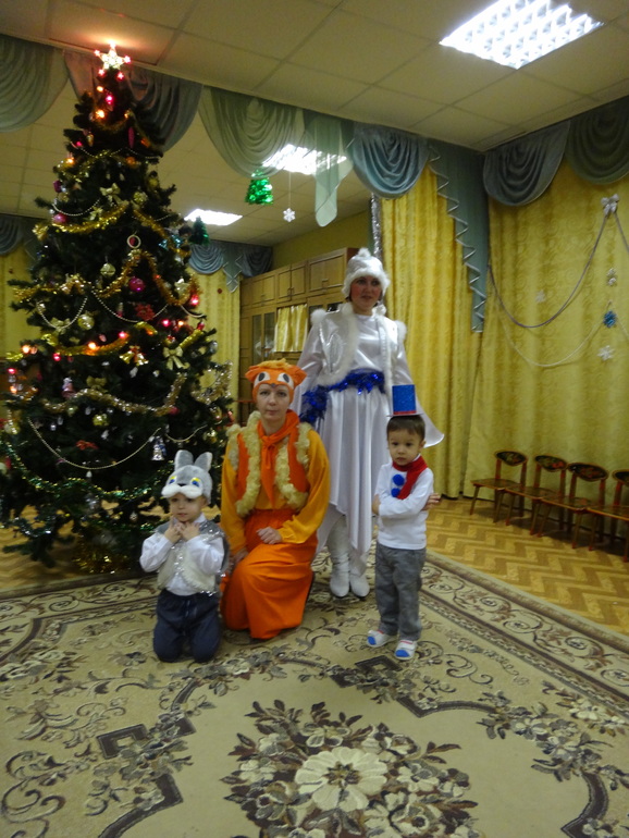Первый утренник в детском саду)))