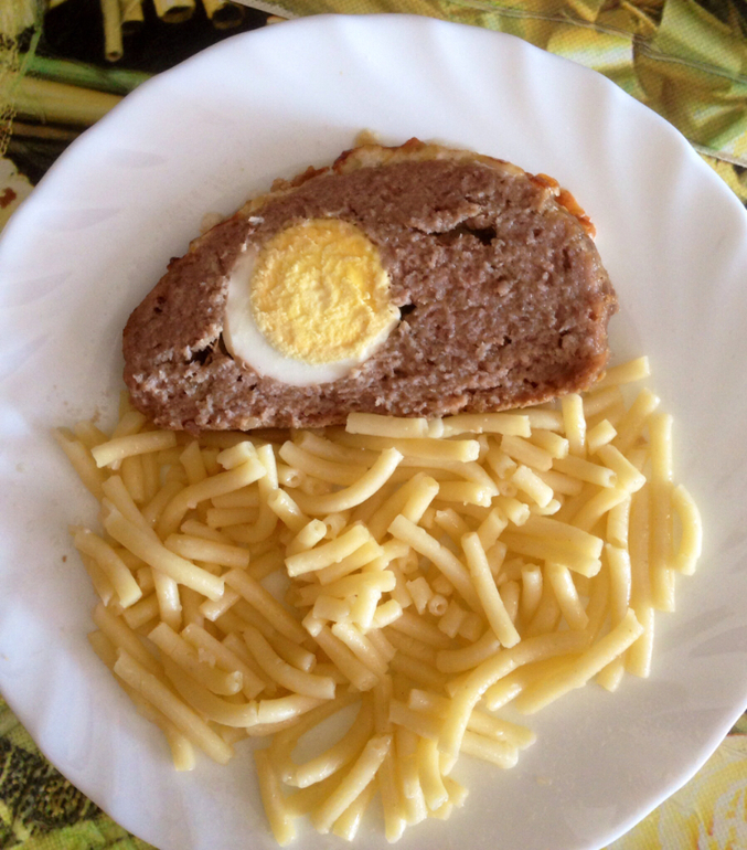 Рулет из фарша с яйцом