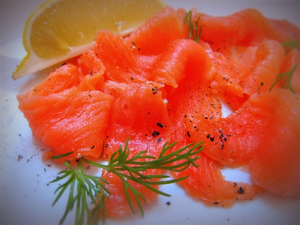 Слабосолёный лосось по-шведски (гравлакс, gravlax)