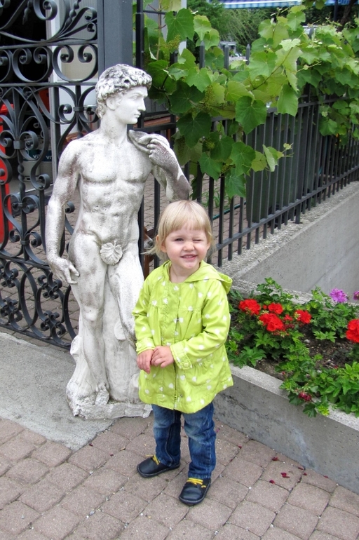 продаю весенние куртки на девочку 1,5-3 лет! скидки!