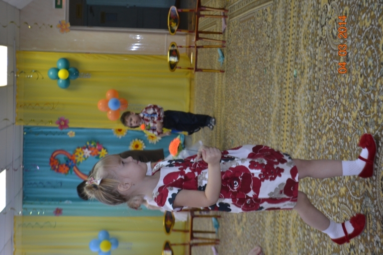 Первый ВОСЬМИМАРТОВСКИЙ утренник в саду)