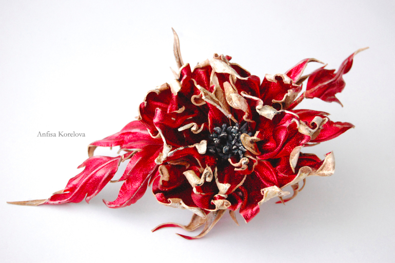 Цветы из кожи. Броши.