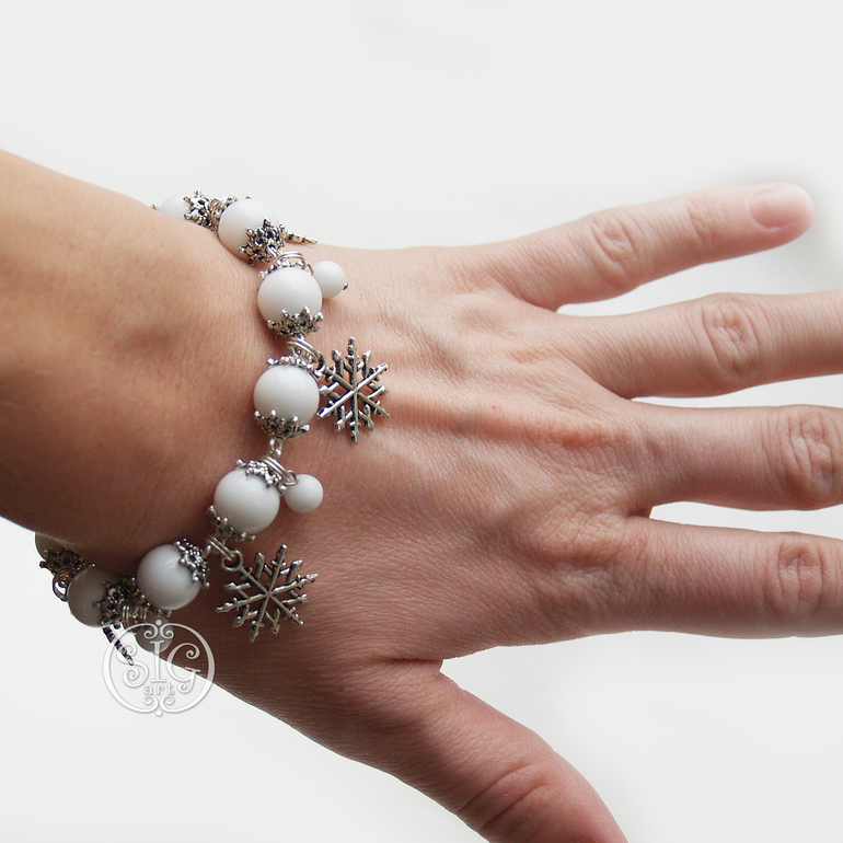 "Белые снежинки" - комплект украшений