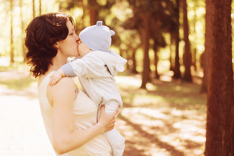 весело погуляли (Славик с мамой, очаровательной Ксюшей)