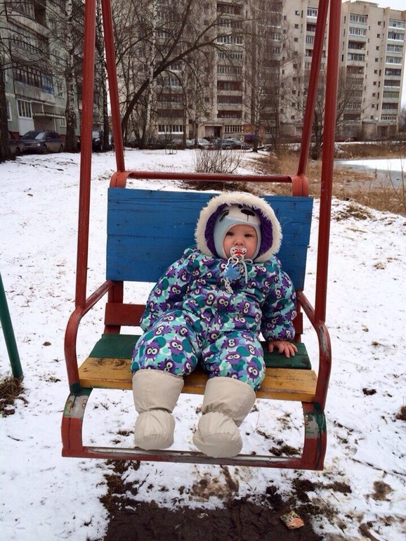 Взрослику скоро годик.