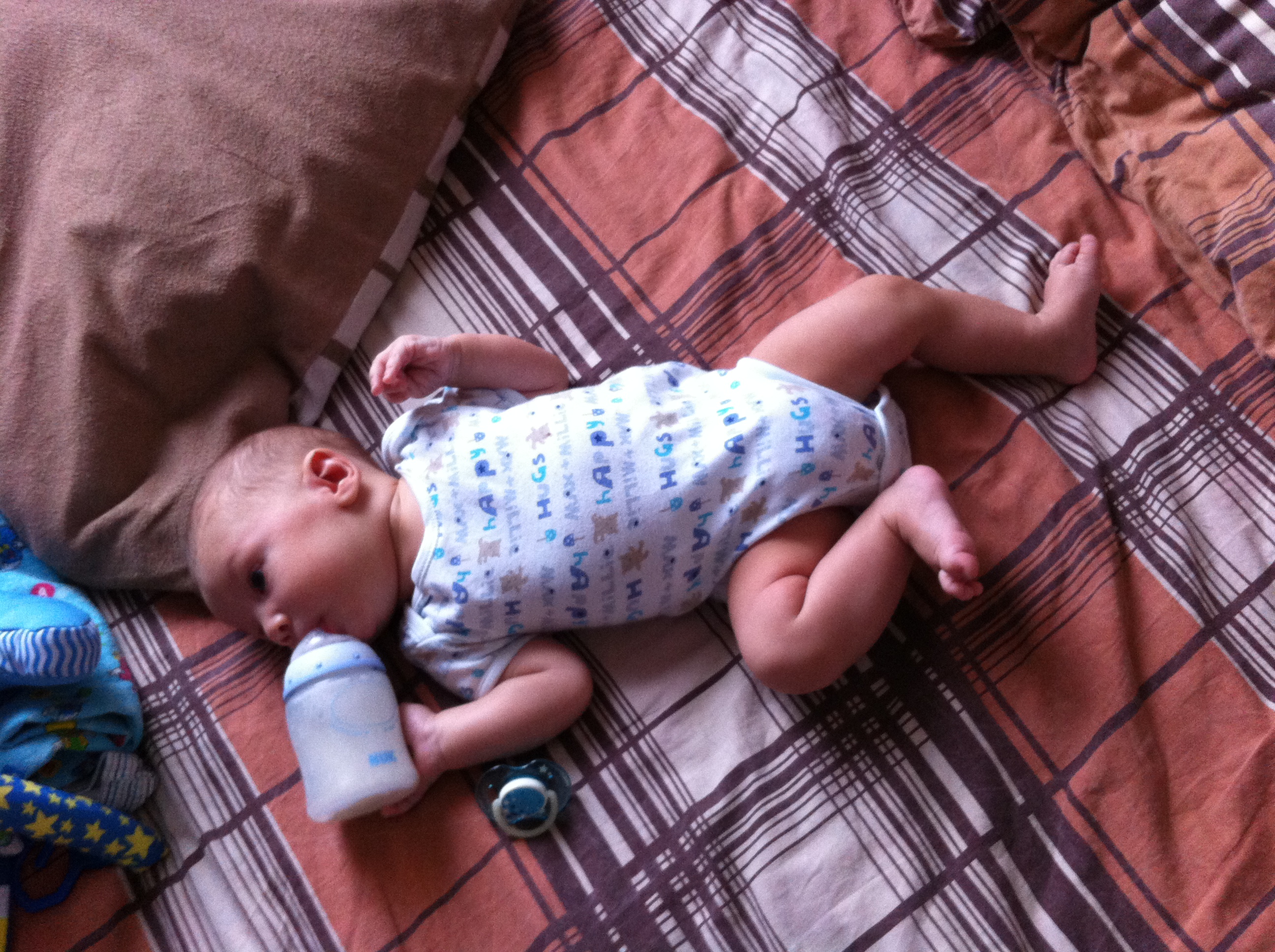 три дня назад Никитке было 3 месяца,а нам год)))