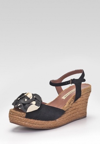 Какой верх подобрать к этой юбке?