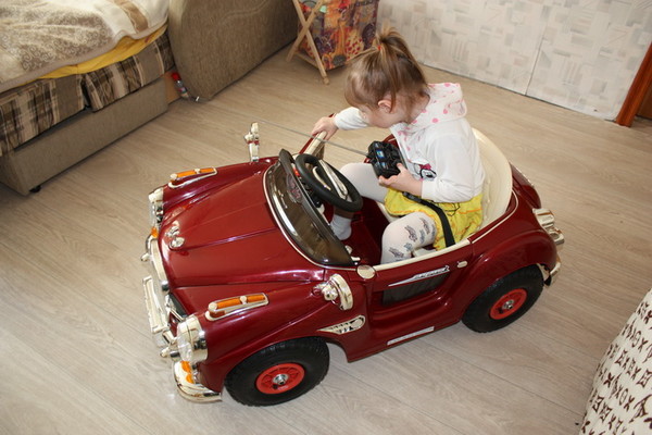 Электромобиль TjaGo BMW 818 – вопрос по колесам