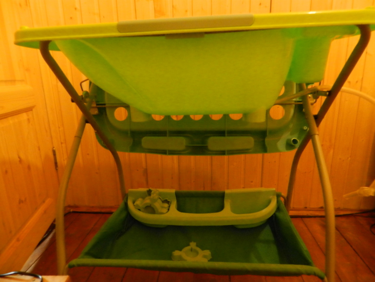 Ванночка с пеленальным столиком bebeton б/у 1000 р.