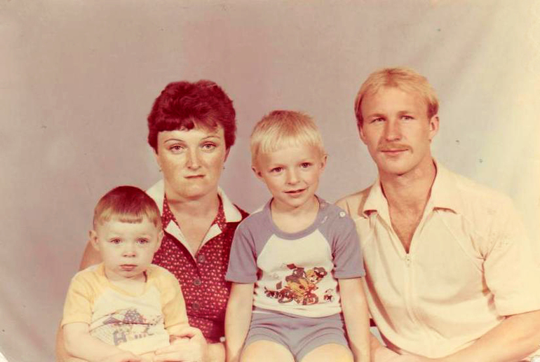 Помогите поправть губы.