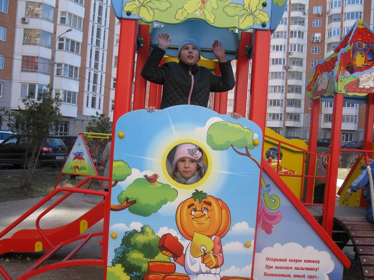 Солнечно, но холодно. А ведь было так тепло.....