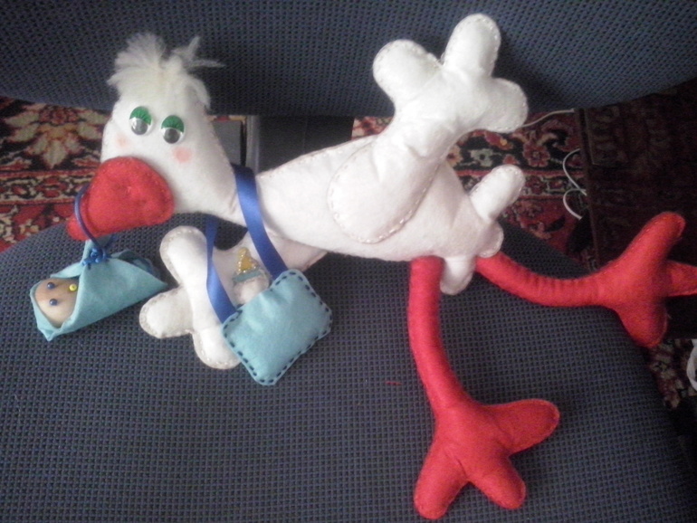 Аист и мобиль