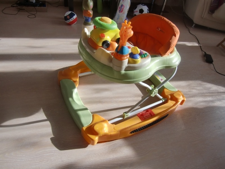 И ходунки и качалка в подарок на именины!