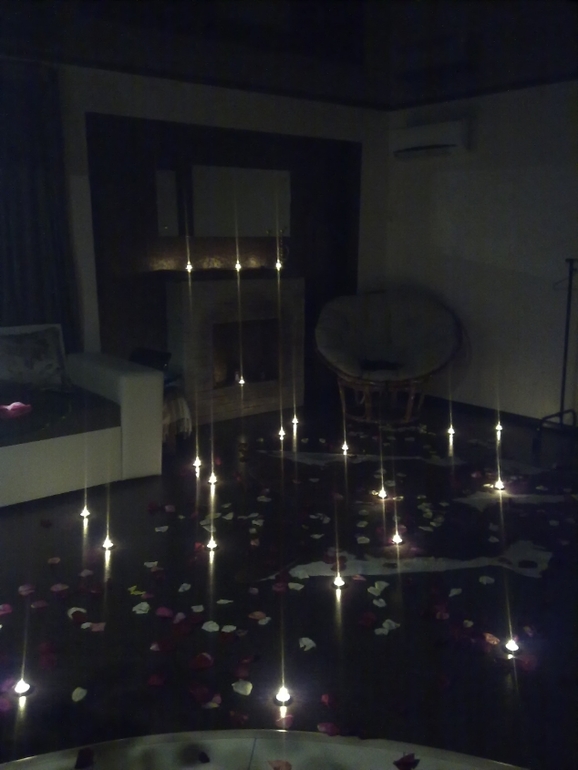 Как мы отметили нашу годовщину)