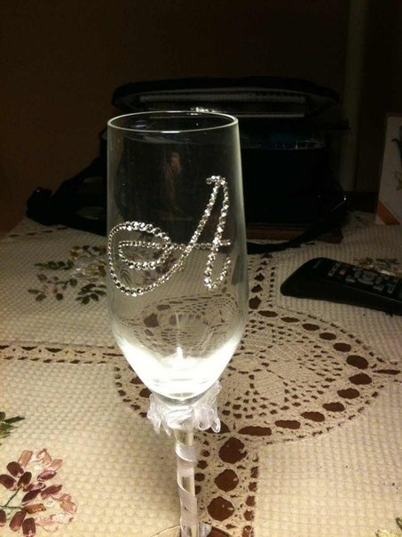 Бокалы инкрустированы кристаллами Swarovski!!!