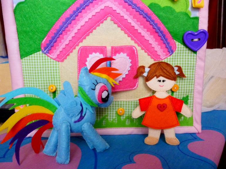 Кукольный домик-сумочка.