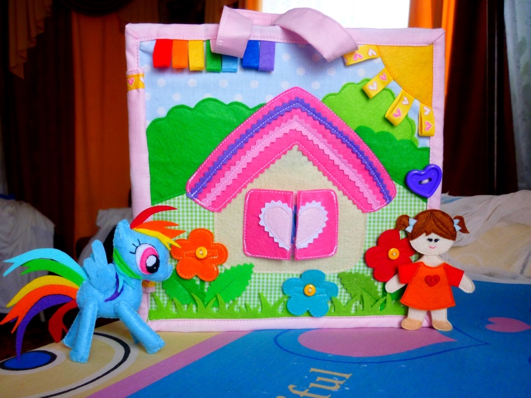 Кукольный домик-сумочка.