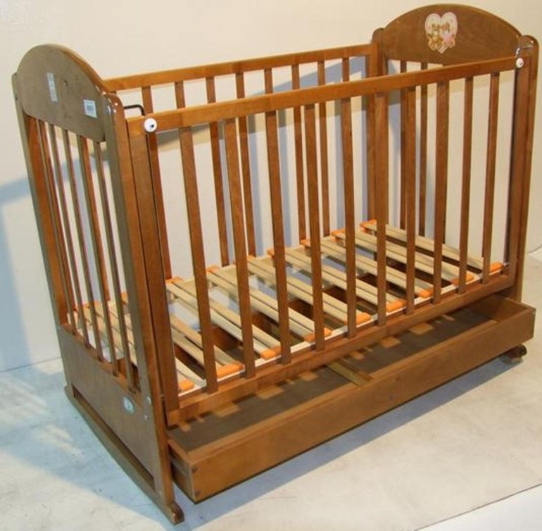 Продам детскую кровать Анюта (Можга) с матрасом 4500 руб.