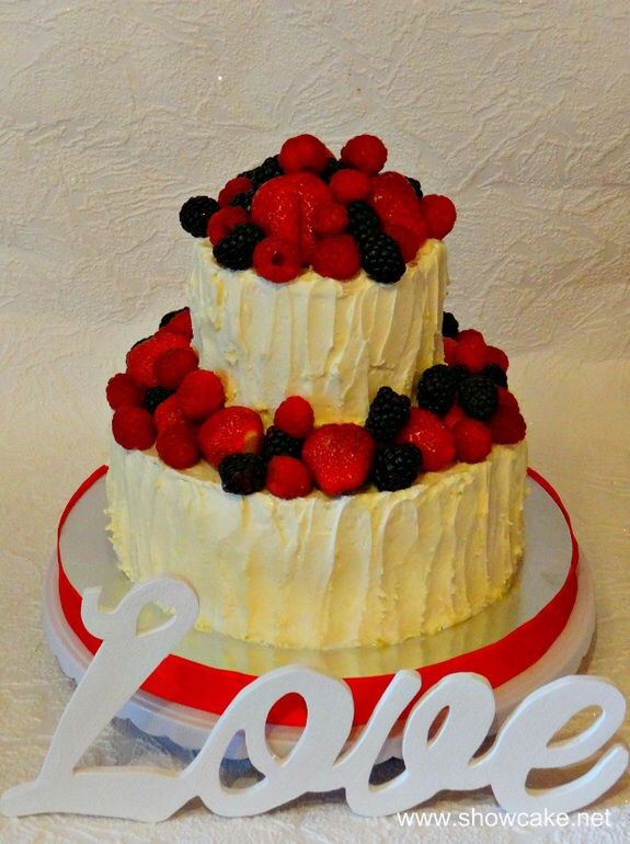 Свадебный сладкий стол, декоративные буквы.