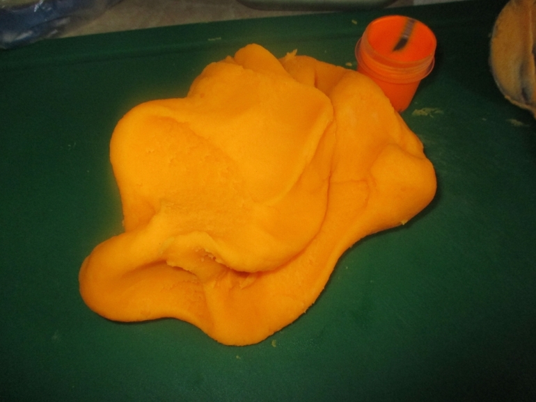 самодельный play-doh)))