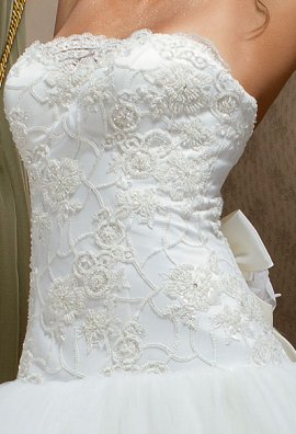 ПРОДАМ ОЧЕНЬ КРАСИВОЕ СВАДЕБное ПЛАТЬЕ