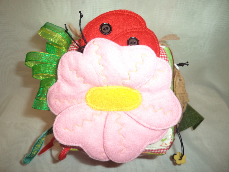 Развивающий кубик "Насекомые-птички и ёжик":)))