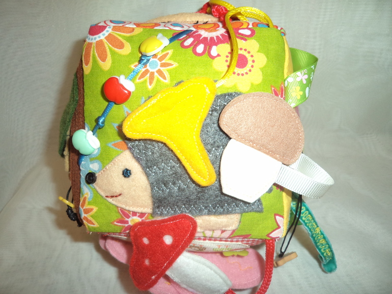 Развивающий кубик "Насекомые-птички и ёжик":)))