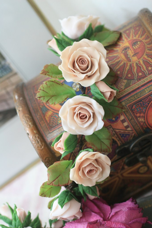 Зажимы для волос, венки, заколки из полимерной глины