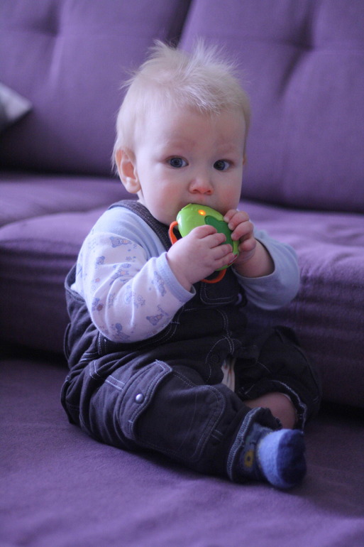 Маленький покоритель дивана и как мы сходили в бассейн