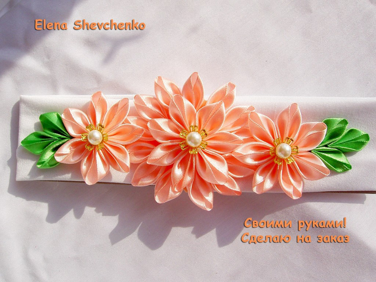 Комплект украшений "Персиковые цветы" в стиле "Канзаши" . Под катом фото.