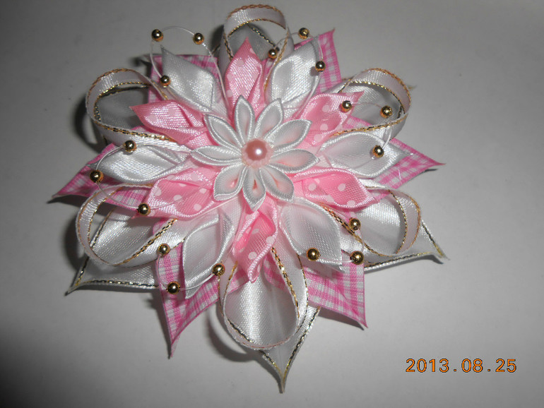 Девочки, прошу проголосовать какой бант на выписку красивее..