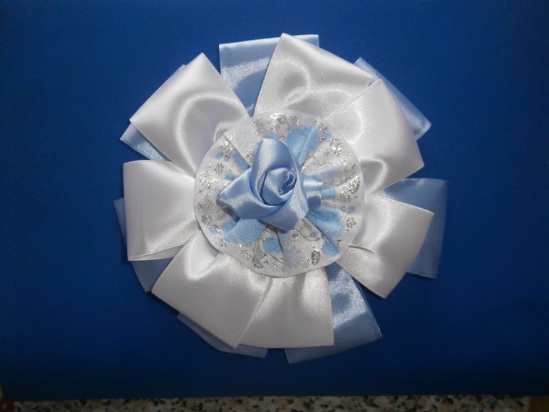 Девочки, прошу проголосовать какой бант на выписку красивее..