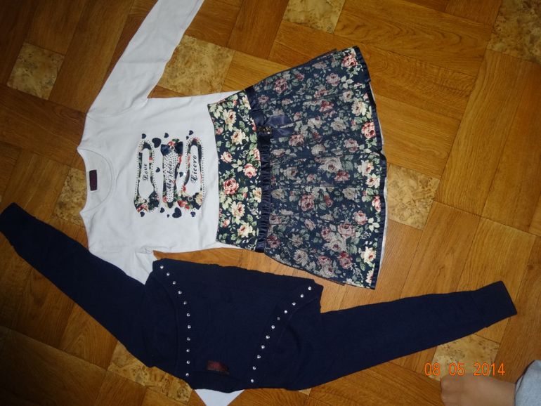 Д/девочки одежда .