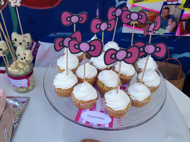 Сладкий стол "Hello Kitty"