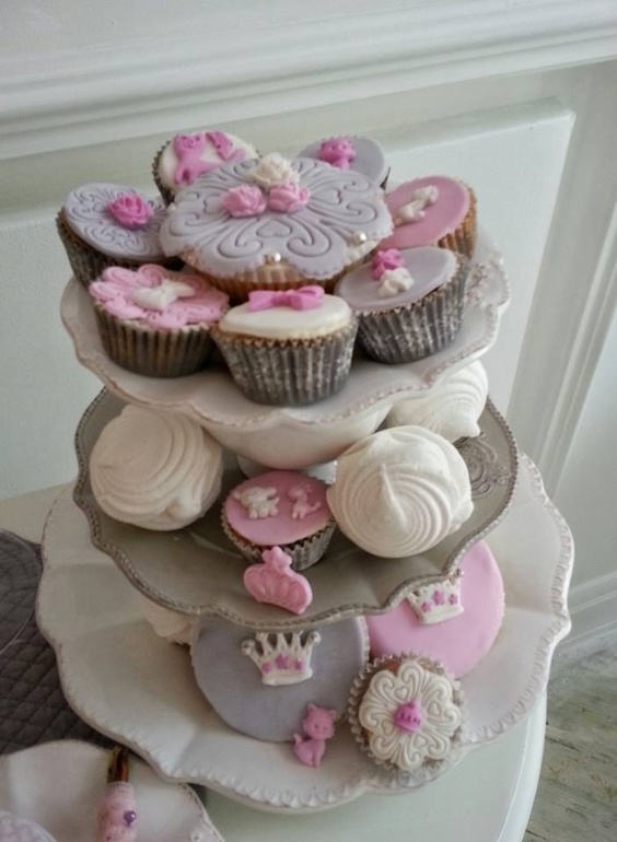 Капкейки для фотосессии будущей маме двух девочек